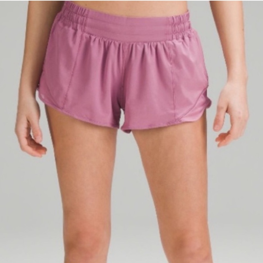 Lululemon Hotty Hot Low-Rise Lined Short 2.5"